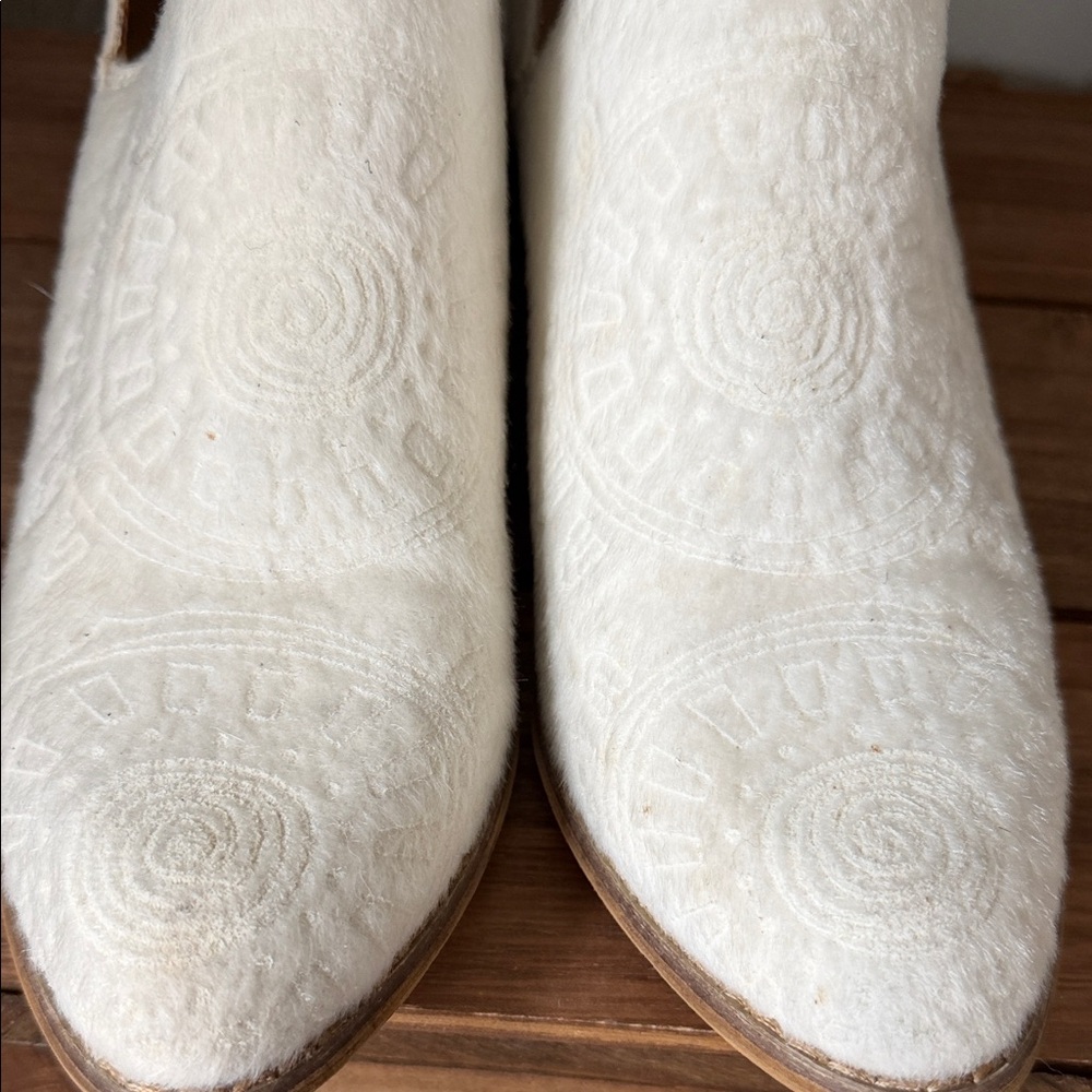 Mi.iM Ellen Calf Hide Ankle Boots Size 7.5 White Cowgirl Southwestern EUC - Picture 9 of 9